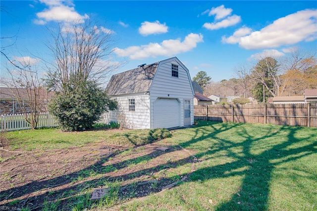 1227 Moyer RD, Newport News, VA 23608