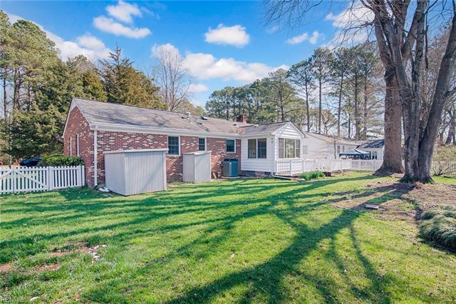 1227 Moyer RD, Newport News, VA 23608