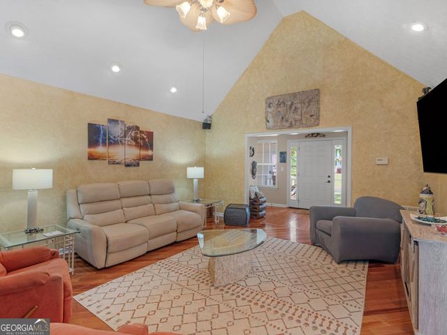 300 Farm View Court, Locust Grove, GA 30248