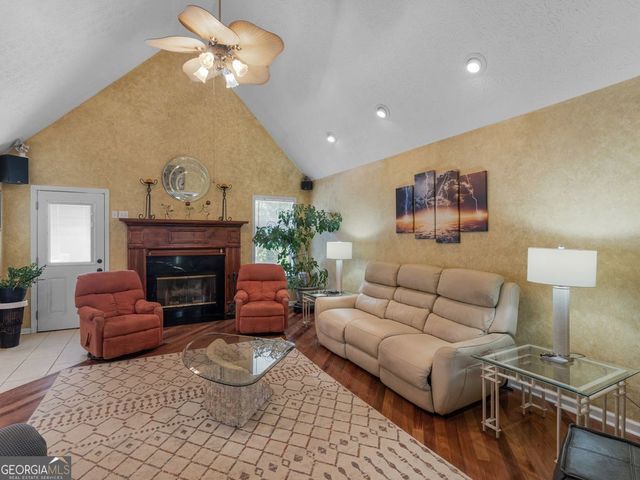 300 Farm View Court, Locust Grove, GA 30248