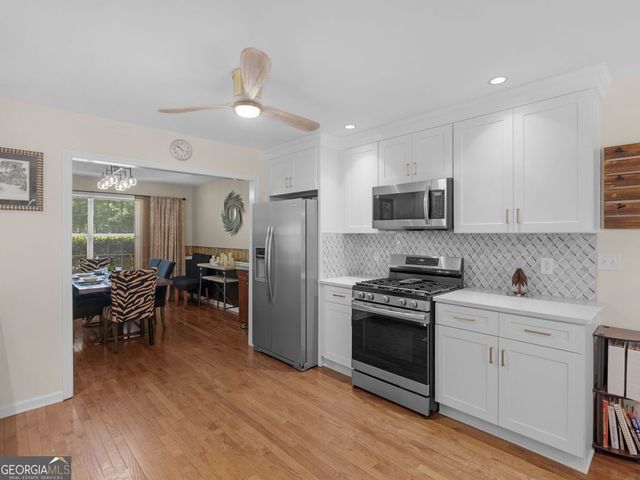 300 Farm View Court, Locust Grove, GA 30248