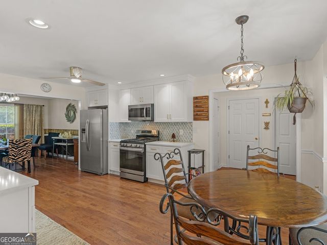 300 Farm View Court, Locust Grove, GA 30248