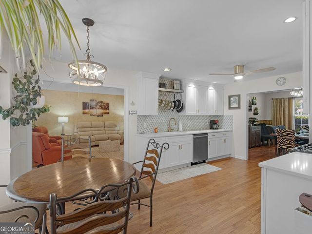 300 Farm View Court, Locust Grove, GA 30248