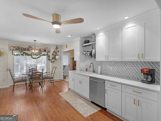 300 Farm View Court, Locust Grove, GA 30248