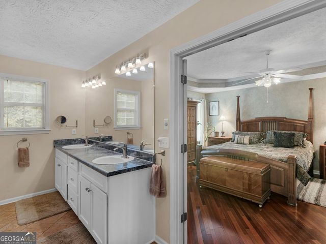 300 Farm View Court, Locust Grove, GA 30248