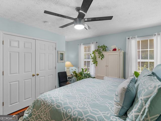 300 Farm View Court, Locust Grove, GA 30248