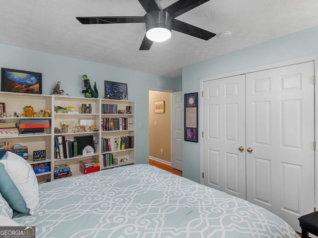 300 Farm View Court, Locust Grove, GA 30248