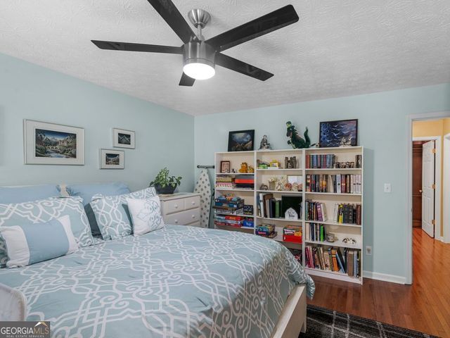 300 Farm View Court, Locust Grove, GA 30248