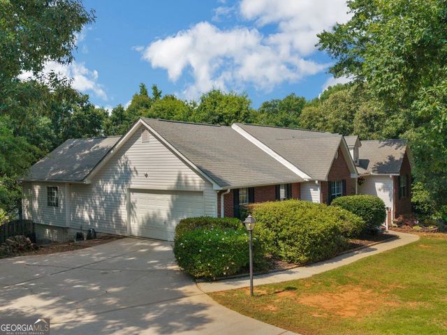 300 Farm View Court, Locust Grove, GA 30248