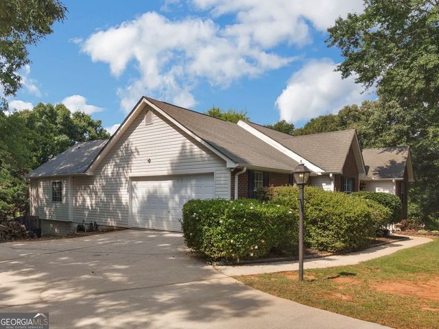 300 Farm View Court, Locust Grove, GA 30248