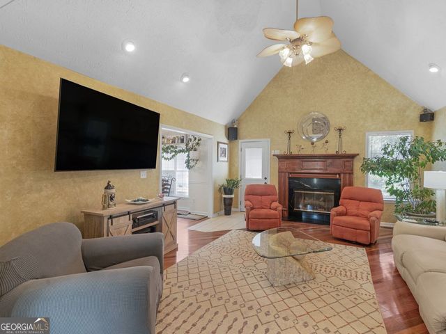 300 Farm View Court, Locust Grove, GA 30248