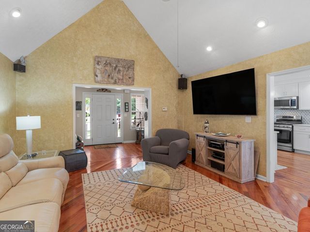 300 Farm View Court, Locust Grove, GA 30248