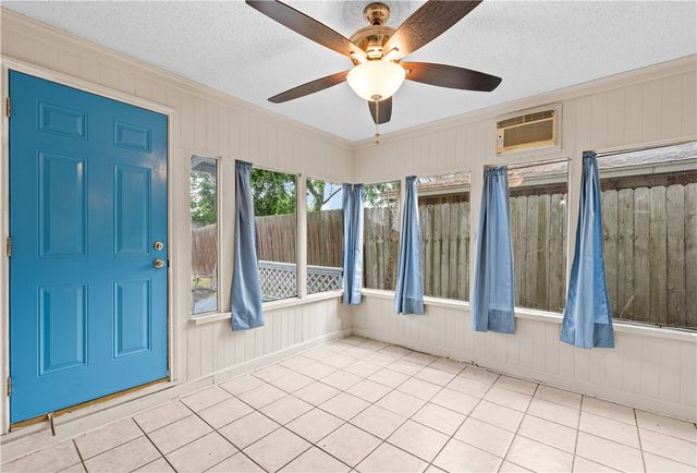 2825 Vancouver Dr, Corpus Christi, TX 78414