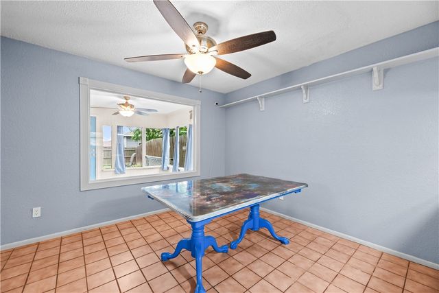 2825 Vancouver Dr, Corpus Christi, TX 78414