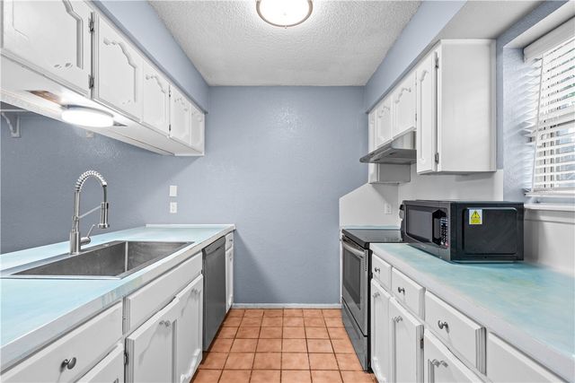 2825 Vancouver Dr, Corpus Christi, TX 78414