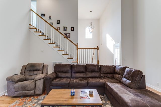 1701 Fallen Acorn Ct, Murfreesboro, TN 37129