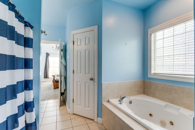 1701 Fallen Acorn Ct, Murfreesboro, TN 37129