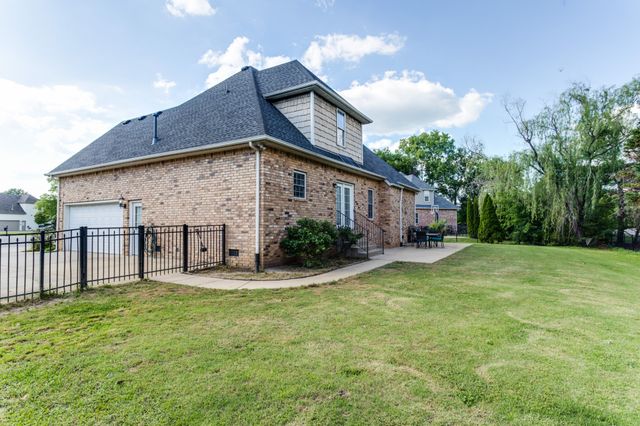 1701 Fallen Acorn Ct, Murfreesboro, TN 37129