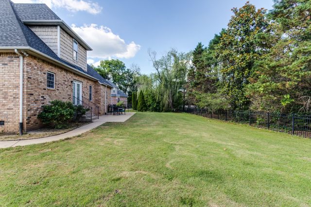 1701 Fallen Acorn Ct, Murfreesboro, TN 37129