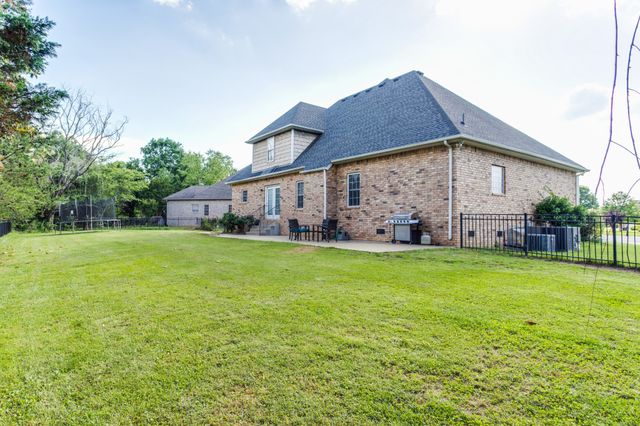 1701 Fallen Acorn Ct, Murfreesboro, TN 37129