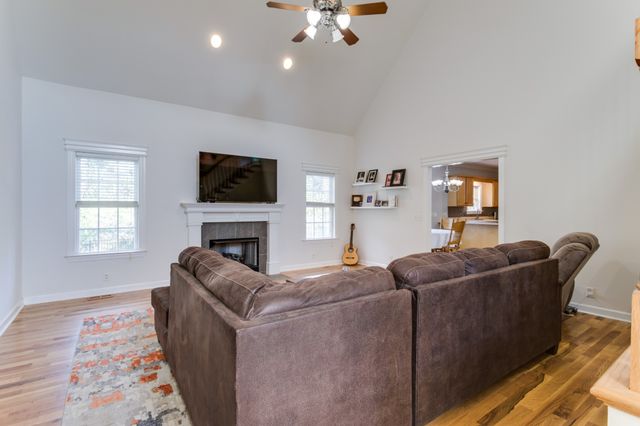 1701 Fallen Acorn Ct, Murfreesboro, TN 37129