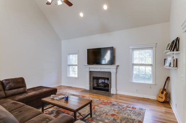 1701 Fallen Acorn Ct, Murfreesboro, TN 37129