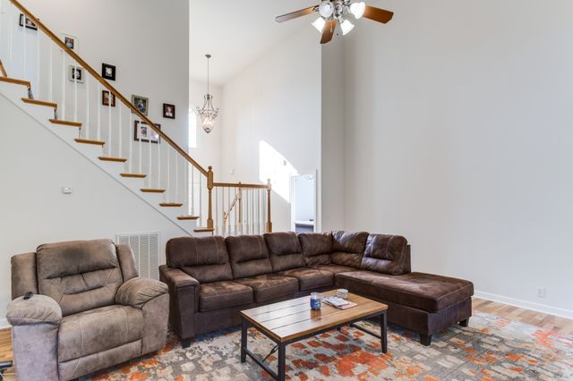 1701 Fallen Acorn Ct, Murfreesboro, TN 37129