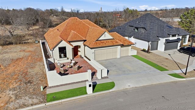 679 W 113th Court S, Jenks, OK 74037