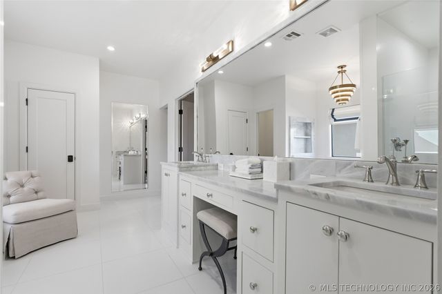 679 W 113th Court S, Jenks, OK 74037