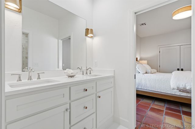 679 W 113th Court S, Jenks, OK 74037