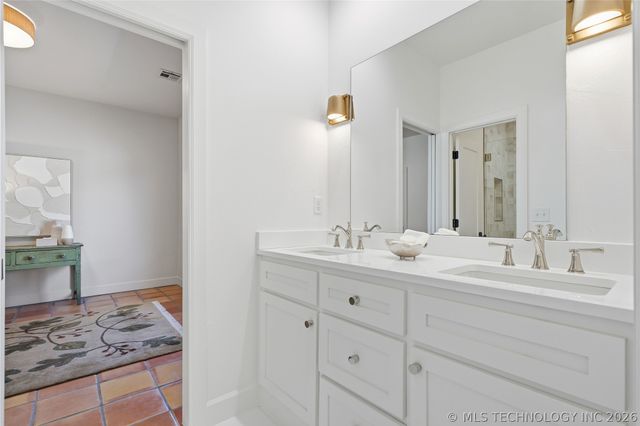 679 W 113th Court S, Jenks, OK 74037