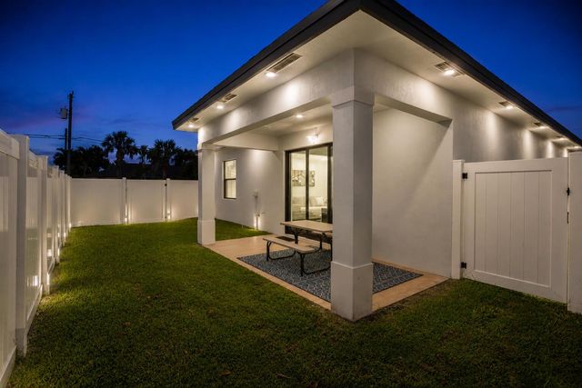 601 SW 3rd Street, Delray Beach, FL 33444