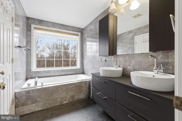 1629 TREETOP VIEW TER, Silver Spring, MD 20904