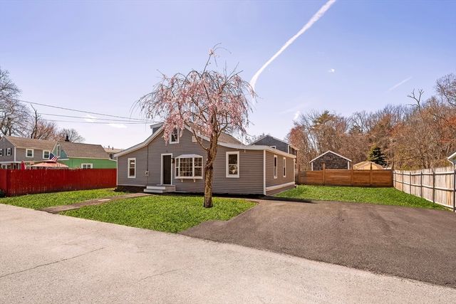 21 Evergreen Street, Dartmouth, MA 02747