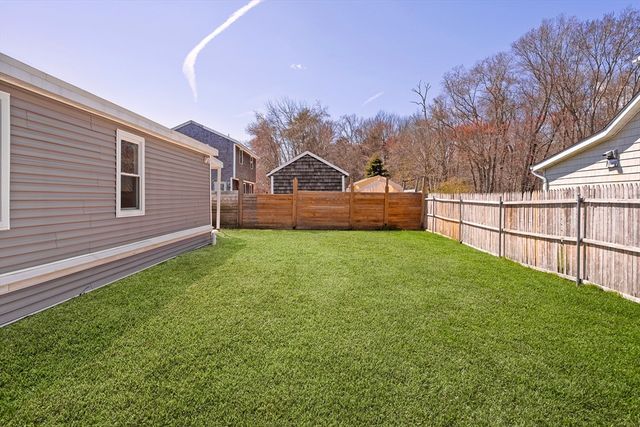 21 Evergreen Street, Dartmouth, MA 02747