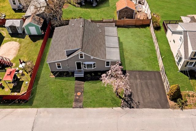 21 Evergreen Street, Dartmouth, MA 02747