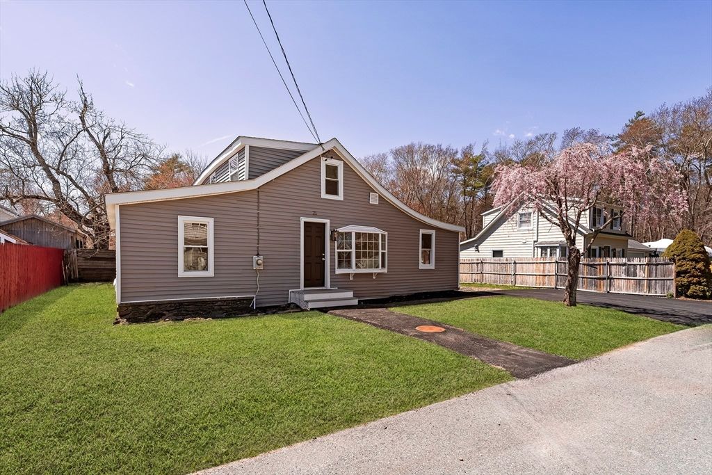 21 Evergreen Street, Dartmouth, MA 02747