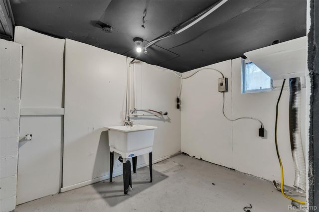 4877 Maynard Street, Detroit, MI 48215