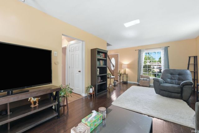 6236 Chaucer Court, South Bend, IN 46614