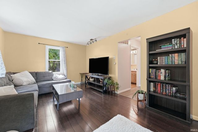 6236 Chaucer Court, South Bend, IN 46614