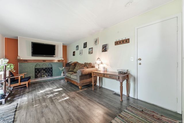 6236 Chaucer Court, South Bend, IN 46614