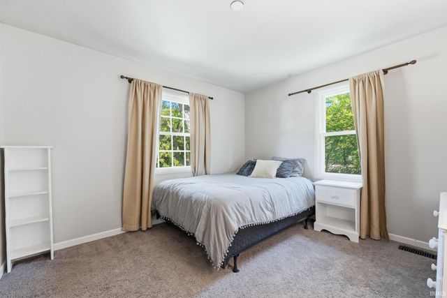 6236 Chaucer Court, South Bend, IN 46614