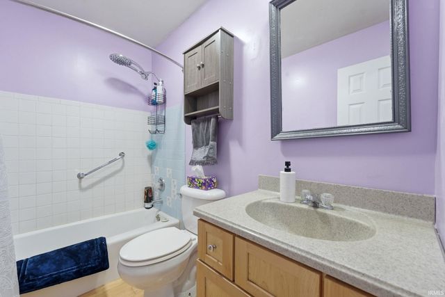6236 Chaucer Court, South Bend, IN 46614