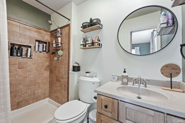 6236 Chaucer Court, South Bend, IN 46614