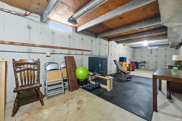 6236 Chaucer Court, South Bend, IN 46614
