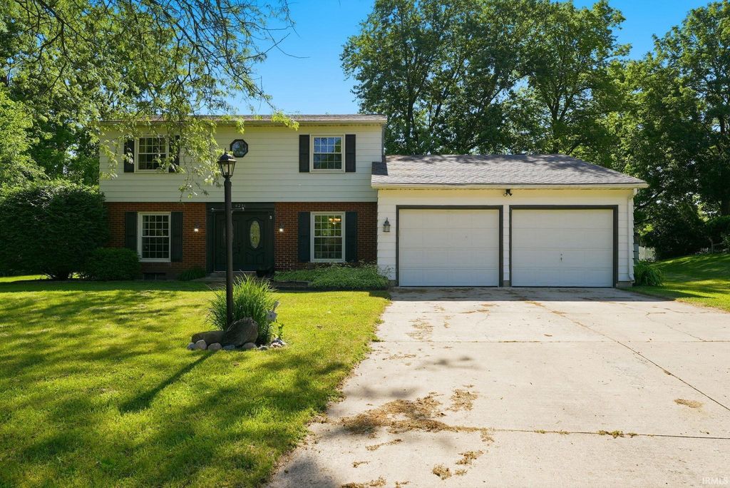 6236 Chaucer Court, South Bend, IN 46614