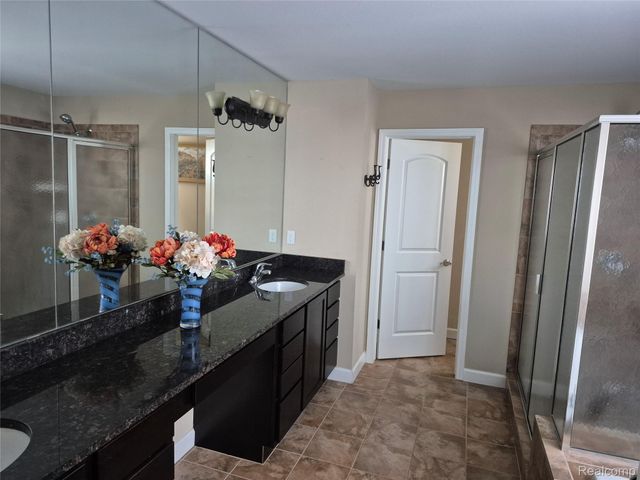 4976 W Stonegate Circle, Orion Charter Township, MI 48359