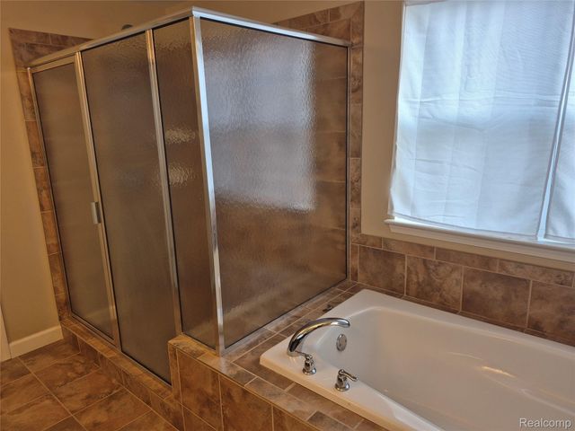 4976 W Stonegate Circle, Orion Charter Township, MI 48359