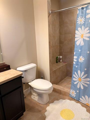 4976 W Stonegate Circle, Orion Charter Township, MI 48359