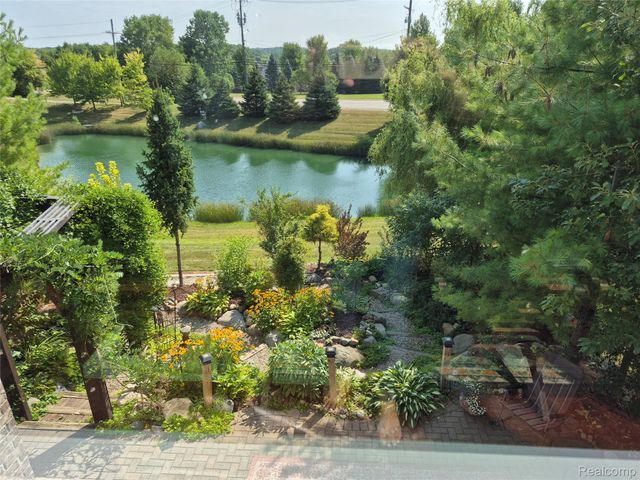 4976 W Stonegate Circle, Orion Charter Township, MI 48359